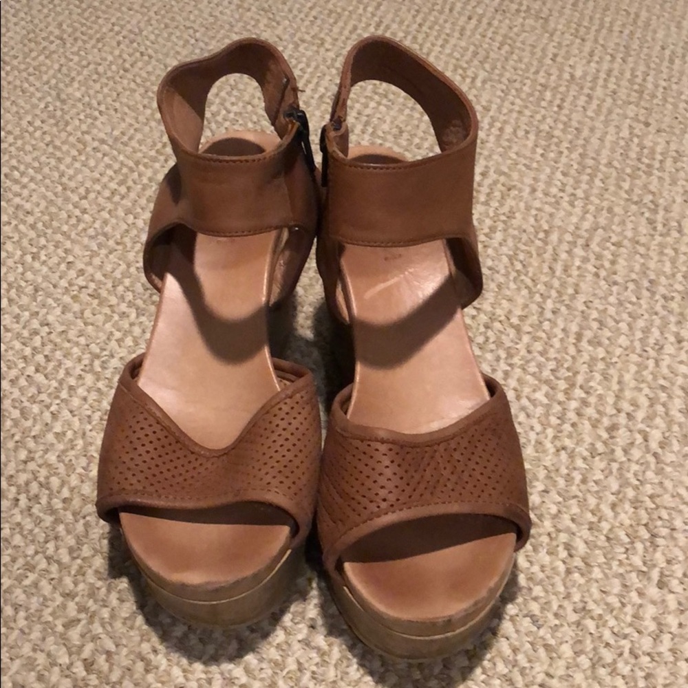 Summer wedges